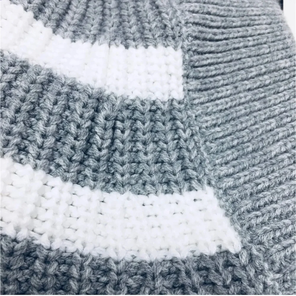 NWT A New Day Chunky Striped V-Neck Pullover Sweater in Size Small - Picture 3 of 4